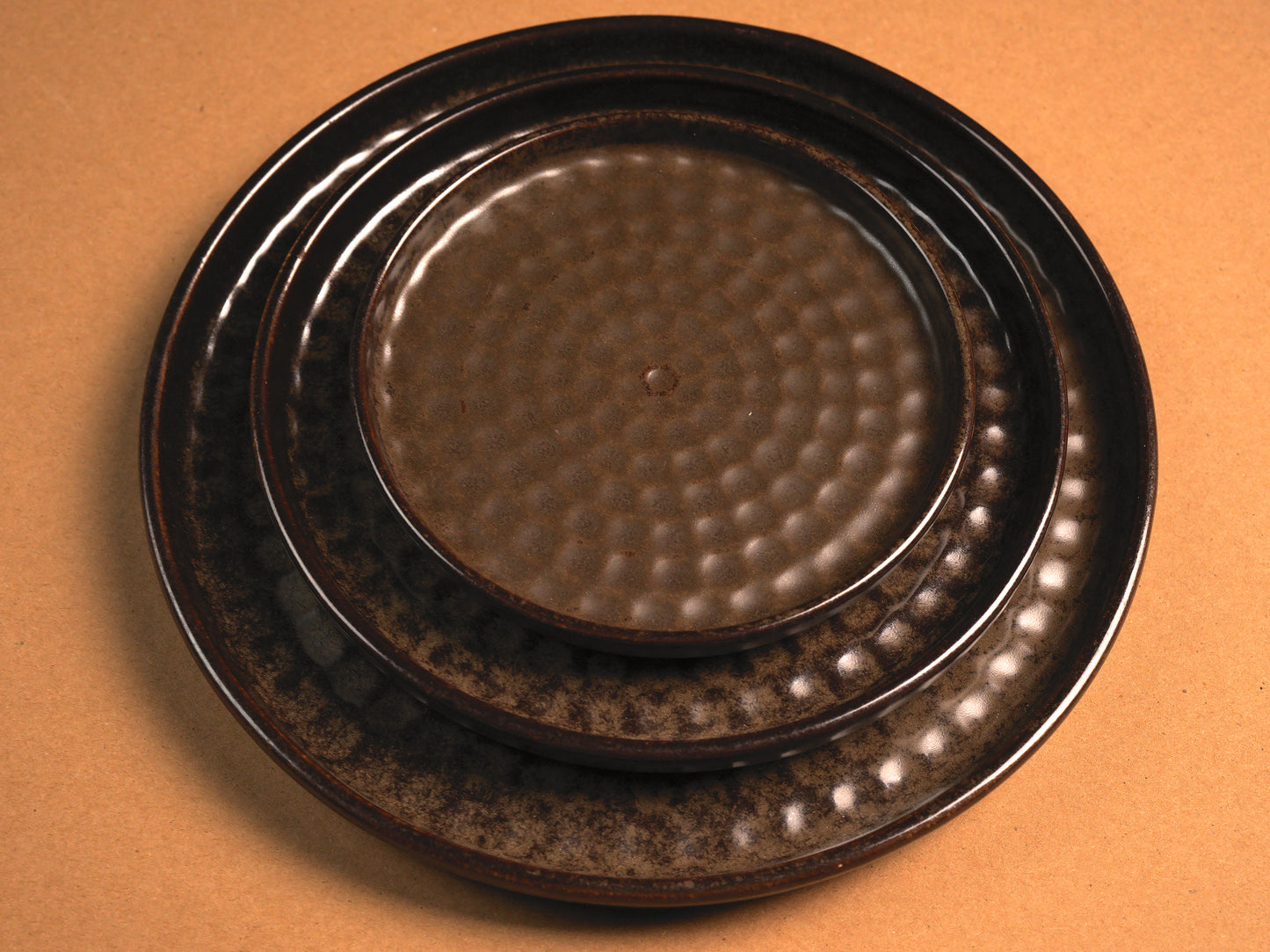 BROWN GLAZE CERAMIC PLATE SET